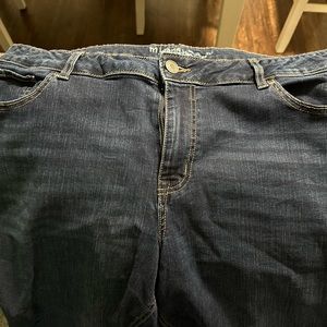 Maurice’s means size 22W long